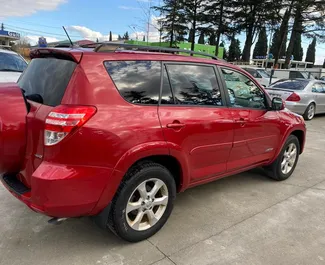 クタイシにて、グルジアにてでのToyota Rav4 #5422 自動カーレンタル、3.5Lエンジン搭載 ➤ ナイリから。