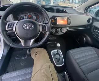 Auton vuokraus Toyota Yaris #5430 Automaattinen Becici, varustettuna 1,3L moottorilla ➤ Filipltä Montenegrossa.