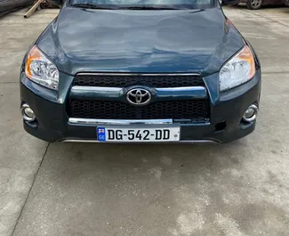 Ενοικίαση αυτοκινήτου Toyota Rav4 2013 στη Γεωργία, περιλαμβάνει ✓ καύσιμο Βενζίνη και 269 ίππους ➤ Από 145 GEL ανά ημέρα.