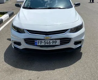 Chevrolet Malibu 2019 araç kiralama Gürcistan'da, ✓ Benzin yakıt ve 150 beygir gücü özellikleriyle ➤ Günde başlayan fiyatlarla 120 GEL.