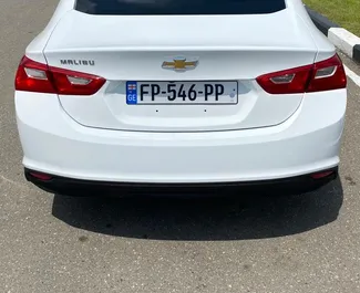 Chevrolet Malibu vuokraus. Mukavuus, Premium auto vuokrattavana Georgiassa ✓ Vakuusmaksu 250 GEL ✓ Vakuutusvaihtoehdot: TPL, CDW, SCDW, Ulkomailla.