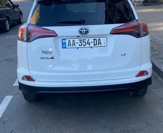 Vermietung Toyota Rav4. Komfort, SUV, Crossover Fahrzeug zur Miete in Georgien ✓ Kaution Einzahlung von 600 GEL ✓ Versicherungsoptionen KFZ-HV, TKV, VKV Plus.