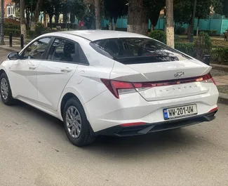 Frontvisning af en udlejnings Hyundai Elantra i Tbilisi, Georgien ✓ Bil #5437. ✓ Automatisk TM ✓ 1 anmeldelser.