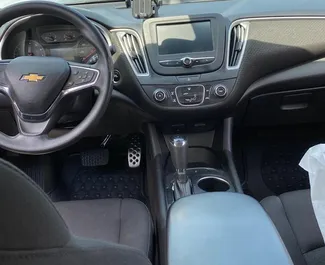 Chevrolet Malibu 2019 için kiralık Benzin 1,5L motor, Kutaisi'de.