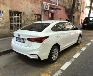 Hyundai Accent 2019 automašīnas noma Gruzijā, iezīmes ✓ Benzīns degviela un  zirgspēki ➤ Sākot no 126 GEL dienā.