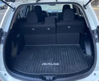 Toyota Rav4 2019 διαθέσιμο για ενοικίαση στο Κουτάισι, με όριο χιλιομέτρων απεριόριστο.