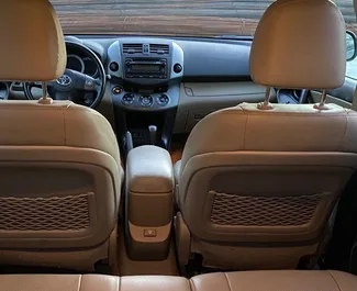 Toyota Rav4 2013 on rentimiseks saadaval Kutaisis, piiranguga piiramatu kilomeetrit.
