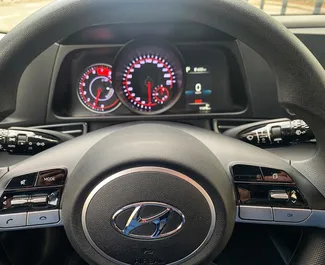 Hyundai Elantra 2022 для оренди у Тбілісі. Ліміт пробігу необмежений.