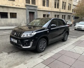 Sprednji pogled najetega avtomobila Suzuki Vitara v v Tbilisiju, Georgia ✓ Avtomobil #5443. ✓ Menjalnik Samodejno TM ✓ Mnenja 0.