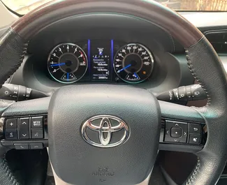 Toyota Fortuner 2019 ar Visu riteņu piedziņa sistēmu, pieejams Tbilisi.