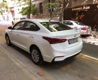 Hyundai Accent bérlése. Gazdaságos típusú autó bérlése Grúziában ✓ Letét 700 GEL ✓ Biztosítási opciók: TPL, CDW, SCDW, FDW, Utasok, Lopás.