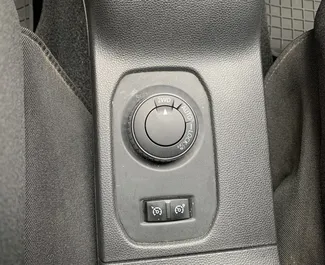 Interior do Renault Duster para aluguer na Geórgia. Um excelente carro de 5 lugares com transmissão Manual.