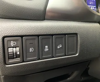 Interior de Suzuki Vitara para alquilar en Georgia. Un gran coche de 5 plazas con transmisión Automático.