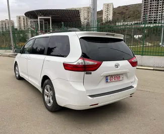 Pronájem Toyota Sienna. Auto typu Komfort, Minivan k pronájmu v Gruzii ✓ Bez zálohy ✓ Možnosti pojištění: TPL.