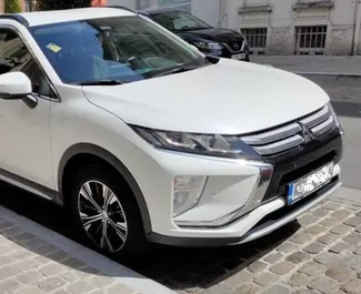 Sprednji pogled najetega avtomobila Mitsubishi Eclipse Cross v na letališču Burgas, Bolgarija ✓ Avtomobil #5534. ✓ Menjalnik Samodejno TM ✓ Mnenja 0.