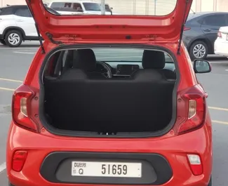 Kia Picanto 대여. 아랍에미리트에서에서 대여 가능한 경제 차량 ✓ 1500 AED의 보증금 ✓ TPL 보험 옵션.