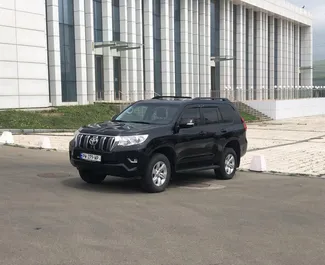 Najem avtomobila Toyota Land Cruiser Prado 2020 v v Gruziji, z značilnostmi ✓ gorivo Dizel in 600 konjskih moči ➤ Od 220 GEL na dan.