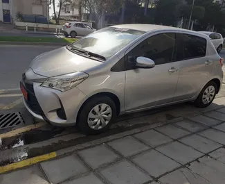 Nomas automašīnas priekšskats Toyota Vitz Limasolā, Kipra ✓ Automašīna #5595. ✓ Pārnesumu kārba Automātiskais TM ✓ Atsauksmes 0.