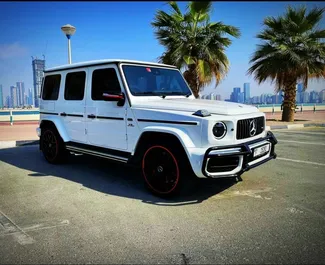 ドバイにて、アラブ首長国連邦にてでのMercedes-Benz G63 #5670 自動カーレンタル、Lエンジン搭載 ➤ カリムから。