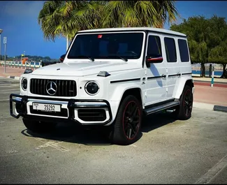 Frontvisning av en leiebil Mercedes-Benz G63 i Dubai, De Forente Arabiske Emirater ✓ Bil #5670. ✓ Automatisk TM ✓ 0 anmeldelser.