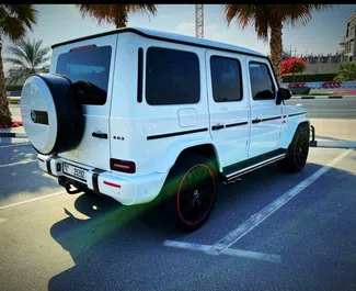 Bilutleie av Mercedes-Benz G63 2022 i i De Forente Arabiske Emirater, inkluderer ✓ Bensin drivstoff og  hestekrefter ➤ Starter fra 2376 AED per dag.