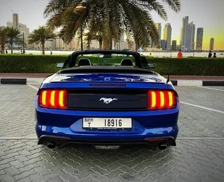 تأجير سيارة Ford Mustang Cabrio 2022 في في الإمارات العربية المتحدة، تتميز بـ ✓ وقود البنزين وقوة  حصان ➤ بدءًا من 653 AED يوميًا.