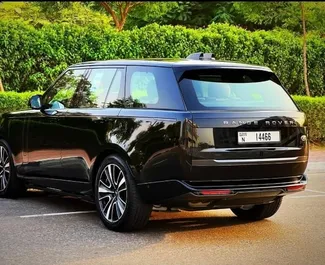 ドバイにてでのレンタル用Range Rover Vogue 2023のガソリン Lエンジン。