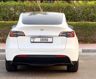 Elektricitet L motor af Tesla Model Y – Long Range 2023 til udlejning i Dubai.