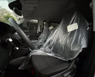 Intérieur de Mercedes-Benz Vito à louer dans les EAU. Une excellente voiture de 7 places avec une transmission Automatique.