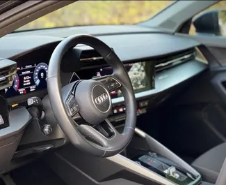 Audi A3 Sedan interjers nomai AAE. Lieliska 5 sēdvietu mašīna ar Automātiskais pārnesumu kārbu.