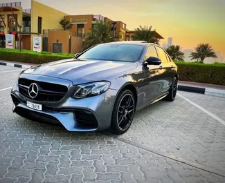 Ενοικίαση αυτοκινήτου Mercedes-Benz E300 2022 στα Ηνωμένα Αραβικά Εμιράτα, περιλαμβάνει ✓ καύσιμο Βενζίνη και  ίππους ➤ Από 772 AED ανά ημέρα.