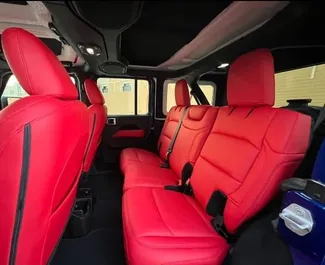 Jeep Wrangler Sahara 2022 zur Miete verfügbar in Dubai, mit Kilometerbegrenzung unbegrenzte.