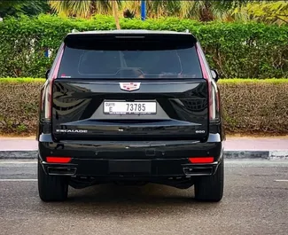 Motor Benzín L Cadillac Escalade 2023 k pronájmu v Dubaji.