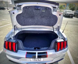 Орендувати Ford Mustang Cabrio у Дубаї ОАЕ