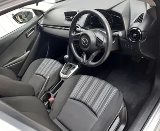 Aluguel de Mazda 2. Carro Económico para Alugar em Chipre ✓ Depósito de 400 EUR ✓ Opções de seguro: TPL, CDW, Jovem.