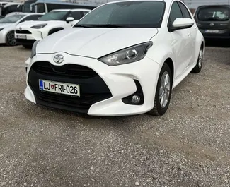 واجهة أمامية لسيارة إيجار Toyota Yaris في في ليوبليانا, سلوفينيا ✓ رقم السيارة 5661. ✓ ناقل حركة يدوي ✓ تقييمات 0.
