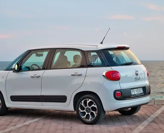 在 在黑山 租赁 Fiat 500l 2018 汽车，特点包括 ✓ 使用 Petrol 燃料和 100 马力 ➤ 起价 23 EUR 每天。