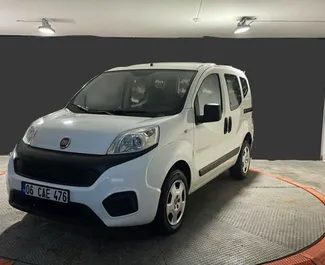 Sprednji pogled najetega avtomobila Fiat Fiorino v v Istanbulu, Turčija ✓ Avtomobil #6243. ✓ Menjalnik Priročnik TM ✓ Mnenja 5.