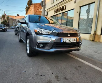 Sprednji pogled najetega avtomobila Mitsubishi Outlander Sport v v Kutaisiju, Georgia ✓ Avtomobil #5813. ✓ Menjalnik Samodejno TM ✓ Mnenja 5.