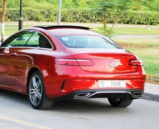 Mercedes-Benz E-Class Coupe bérlése. Prémium, Luxus típusú autó bérlése az Egyesült Arab Emírségekben ✓ Letét 1500 AED ✓ Biztosítási opciók: TPL, CDW.