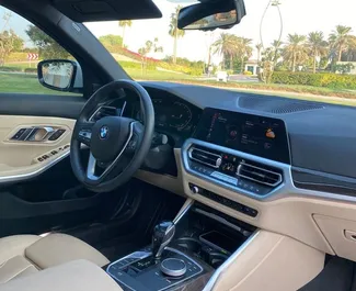 Benzīns 2,5L dzinējs BMW 330i 2021 nomai Dubaijā.