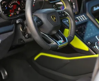 Biluthyrning av Lamborghini Urus 2022 i i Förenade Arabemiraten, med funktioner som ✓ Bensin bränsle och 657 hästkrafter ➤ Från 3550 AED per dag.