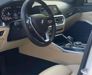 Automašīnas noma BMW 330i #5980 ar Automātiskais pārnesumu kārbu Dubaijā, aprīkots ar 2,5L dzinēju ➤ No Akil AAE.
