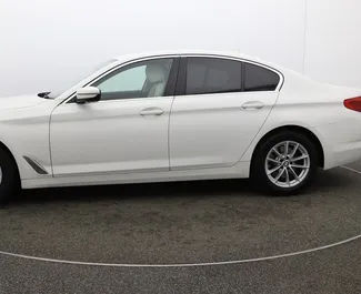 واجهة أمامية لسيارة إيجار BMW 520i في في ليماسول, قبرص ✓ رقم السيارة 5928. ✓ ناقل حركة أوتوماتيكي ✓ تقييمات 0.