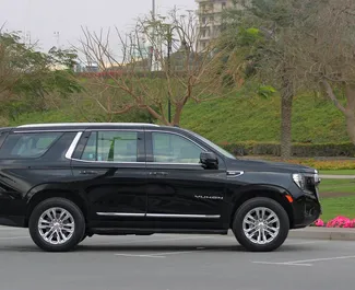 在 阿联酋 租赁 GMC Yukon 2022 汽车，特点包括 ✓ 使用 Petrol 燃料和 400 马力 ➤ 起价 500 AED 每天。