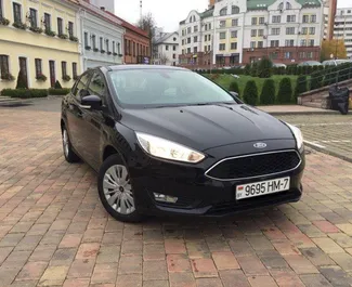 Predný pohľad na prenajaté auto Ford Focus v v Minsku, Bielorusko ✓ Auto č. 5833. ✓ Prevodovka Automatické TM ✓ Hodnotenia 0.