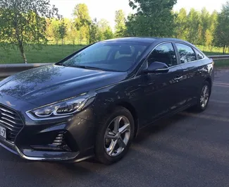 Bilutleie av Hyundai Sonata 2019 i i Hviterussland, inkluderer ✓ Bensin drivstoff og 150 hestekrefter ➤ Starter fra 53 USD per dag.