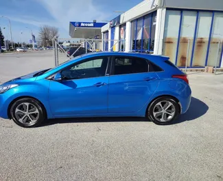 Pronájem Hyundai i30. Auto typu Ekonomická, Komfort k pronájmu v Řecku ✓ Vklad 300 EUR ✓ Možnosti pojištění: TPL, CDW, SCDW.