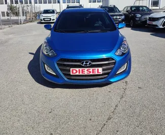 Vuokra-auton etunäkymä Hyundai i30 Thessalonikin lentoasemalla, Kreikka ✓ Auto #6018. ✓ Vaihteisto Automaattinen TM ✓ Arvostelut 0.