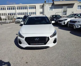 Hyundai i30 2018 autóbérlés Görögországban, jellemzők ✓ Benzin üzemanyag és 73 lóerő ➤ Napi 30 EUR-tól kezdődően.